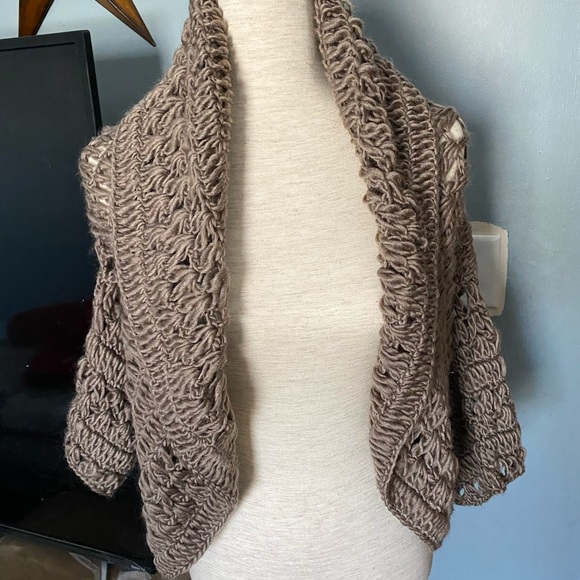 A Versatile Shrug - Picture 6 of 6
